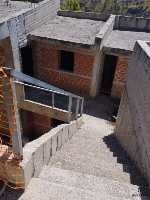 Qlistings SEMI-FINISHED BUILDING WITH POOL image 10